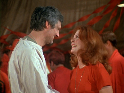 Hawkeye and Margaret at the red party in Peace on us